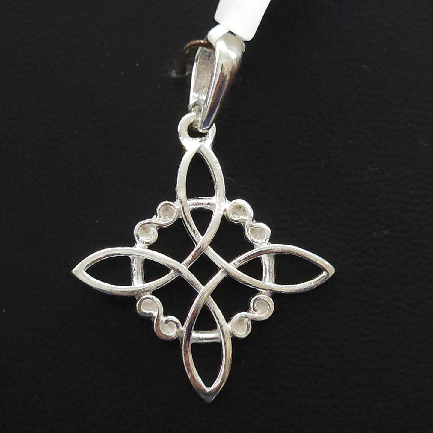 Dije de plata. Nudo de Bruja