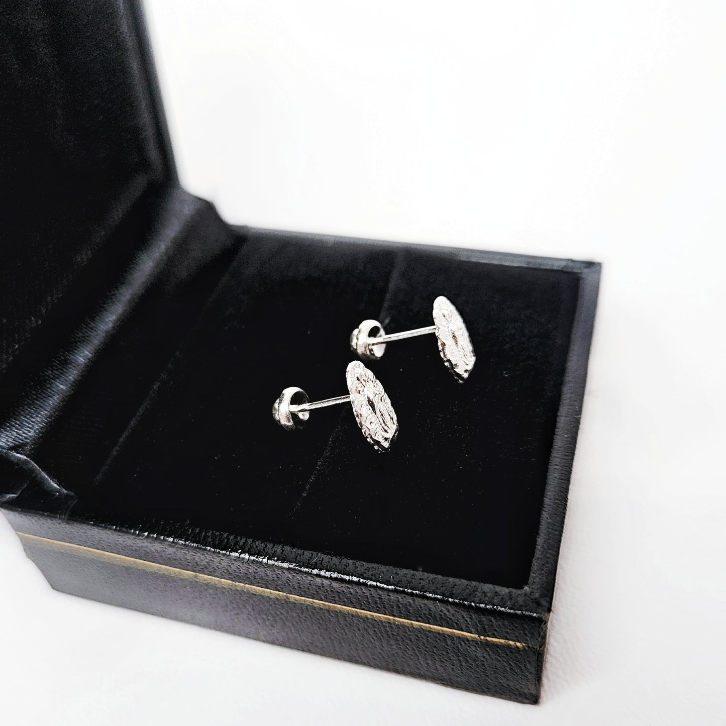 Aretes de plata. Diseño Virgen de Guadalupe