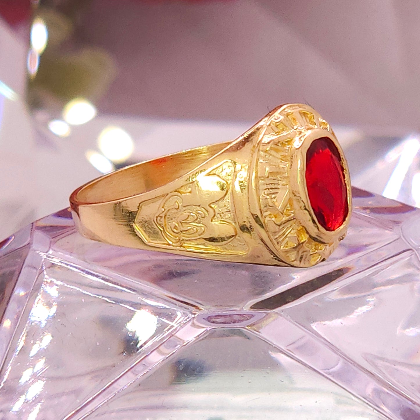 Anillo de Kinder. Graduación- Gema Roja