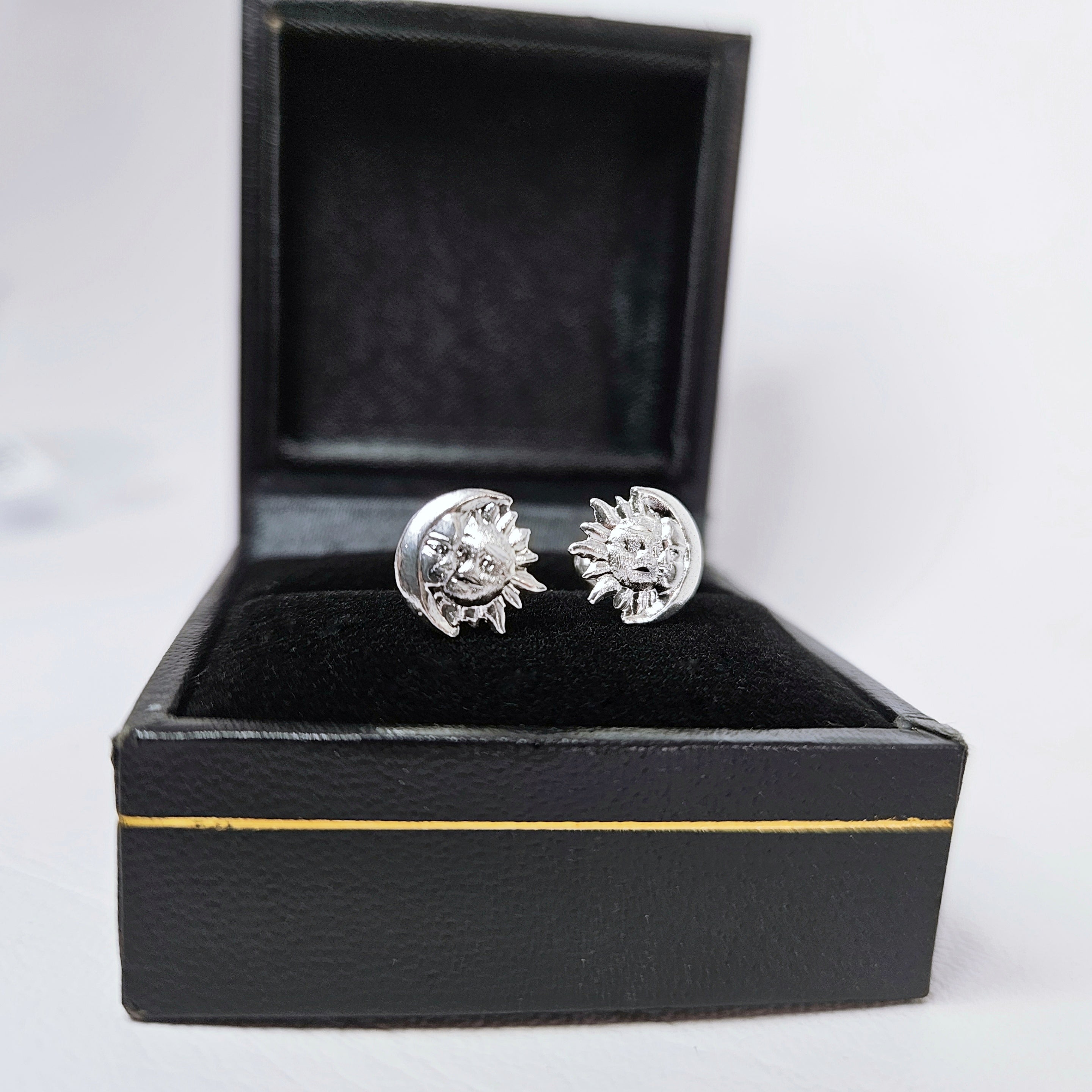 Aretes de plata. Diseño sol y luna