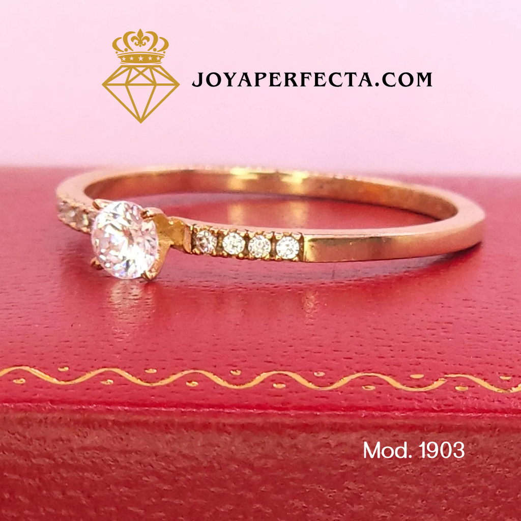Anillo de oro. Zirconias laterales. Mod 1903