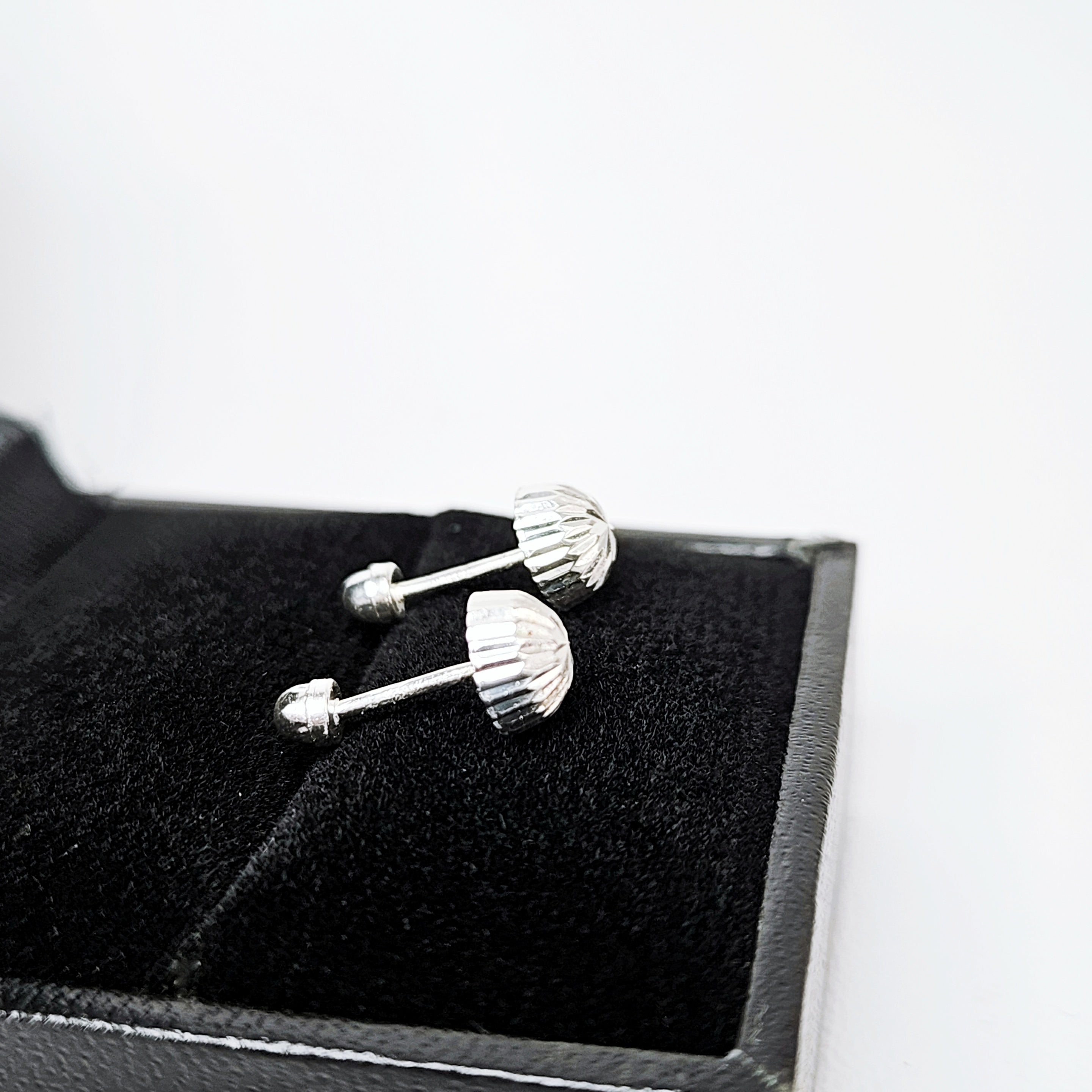 Aretes de plata. Honguito Diamantado