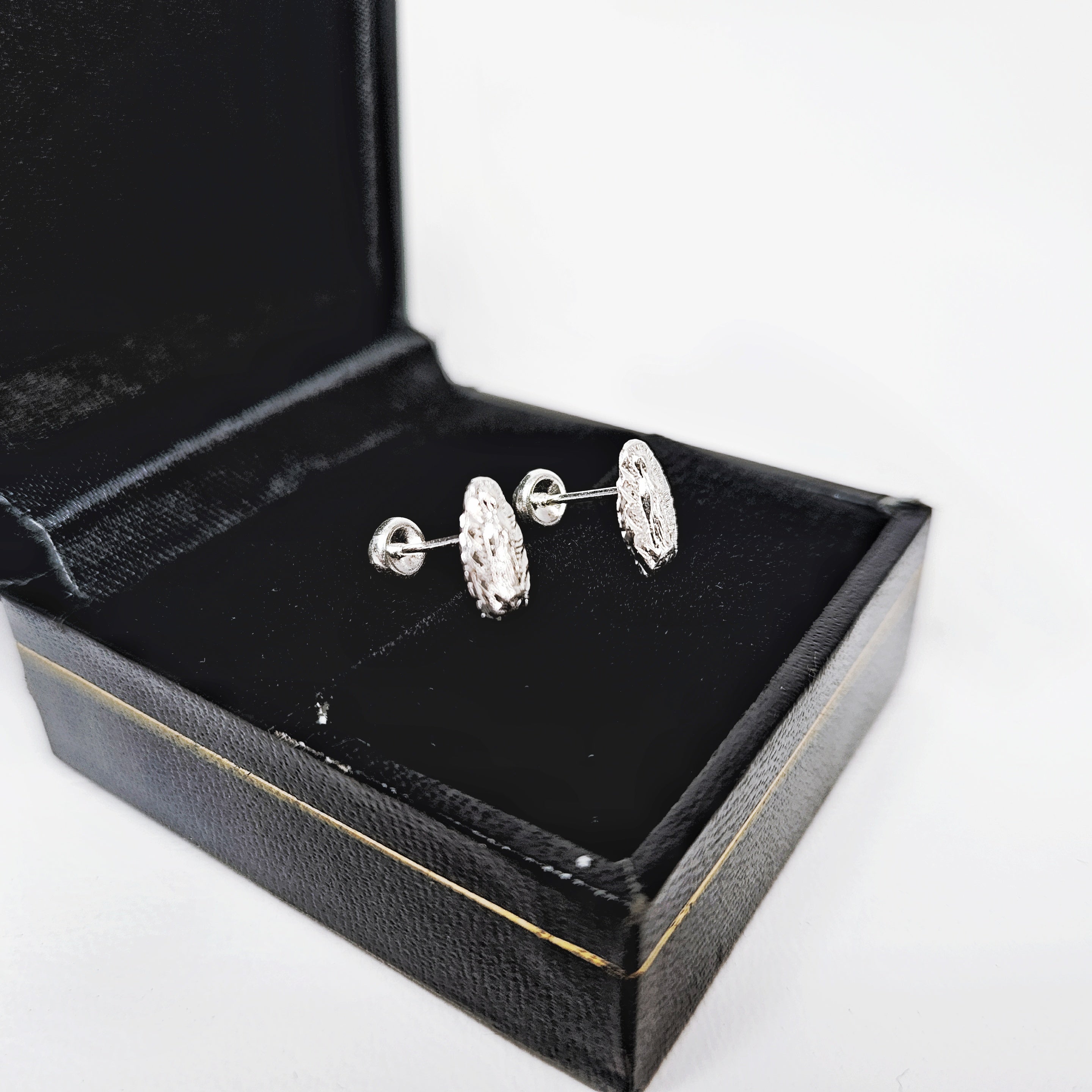 Aretes de plata. Diseño Virgen de Guadalupe