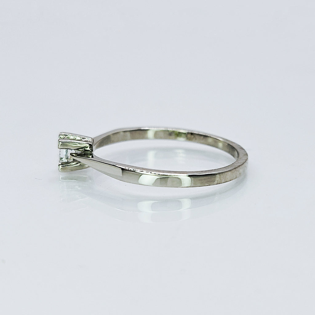 Anillo de oro. ANJ235