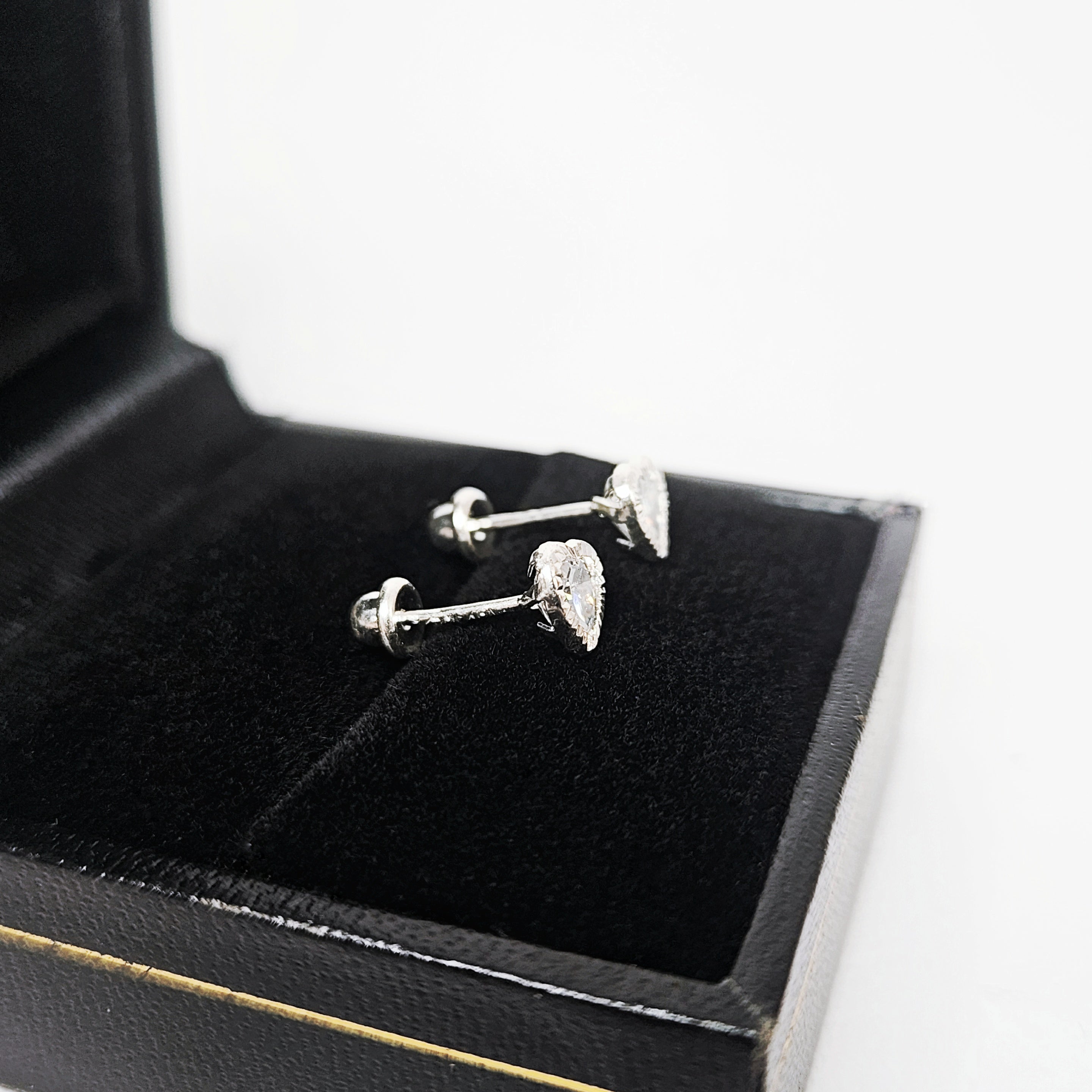 Aretes de Plata. Piedrita corazón y bisel diamantado