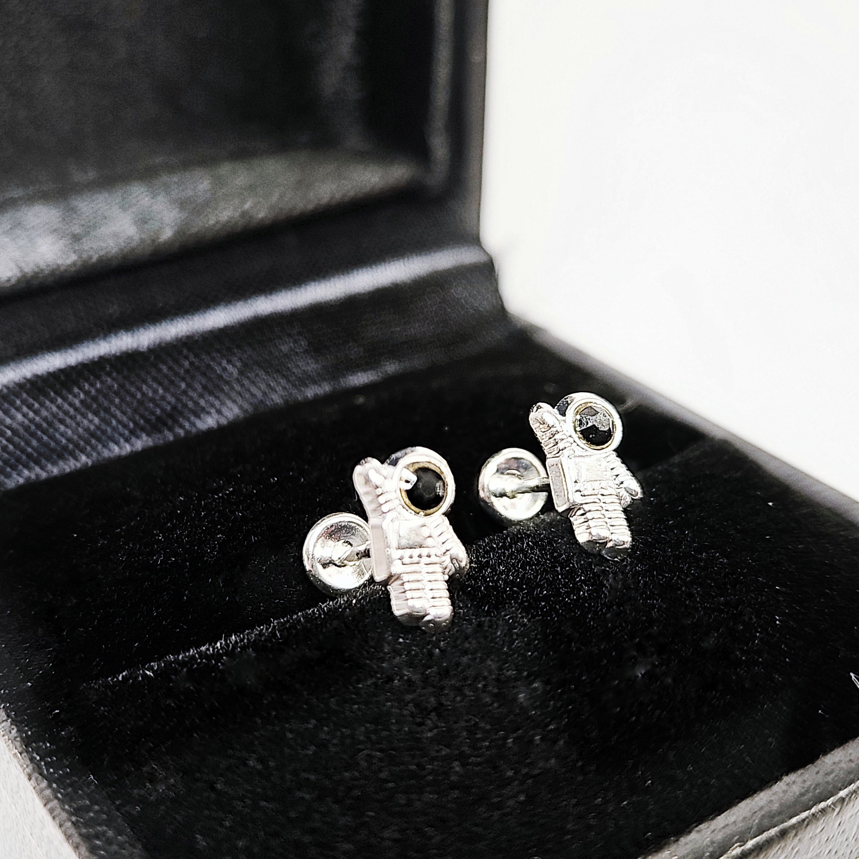 Aretes de plata. Astronauta