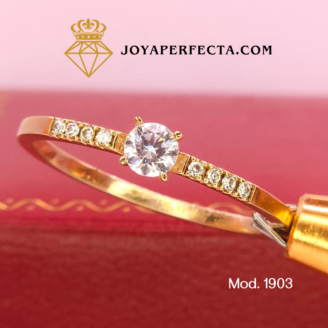 Anillo de oro. Zirconias laterales. Mod 1903