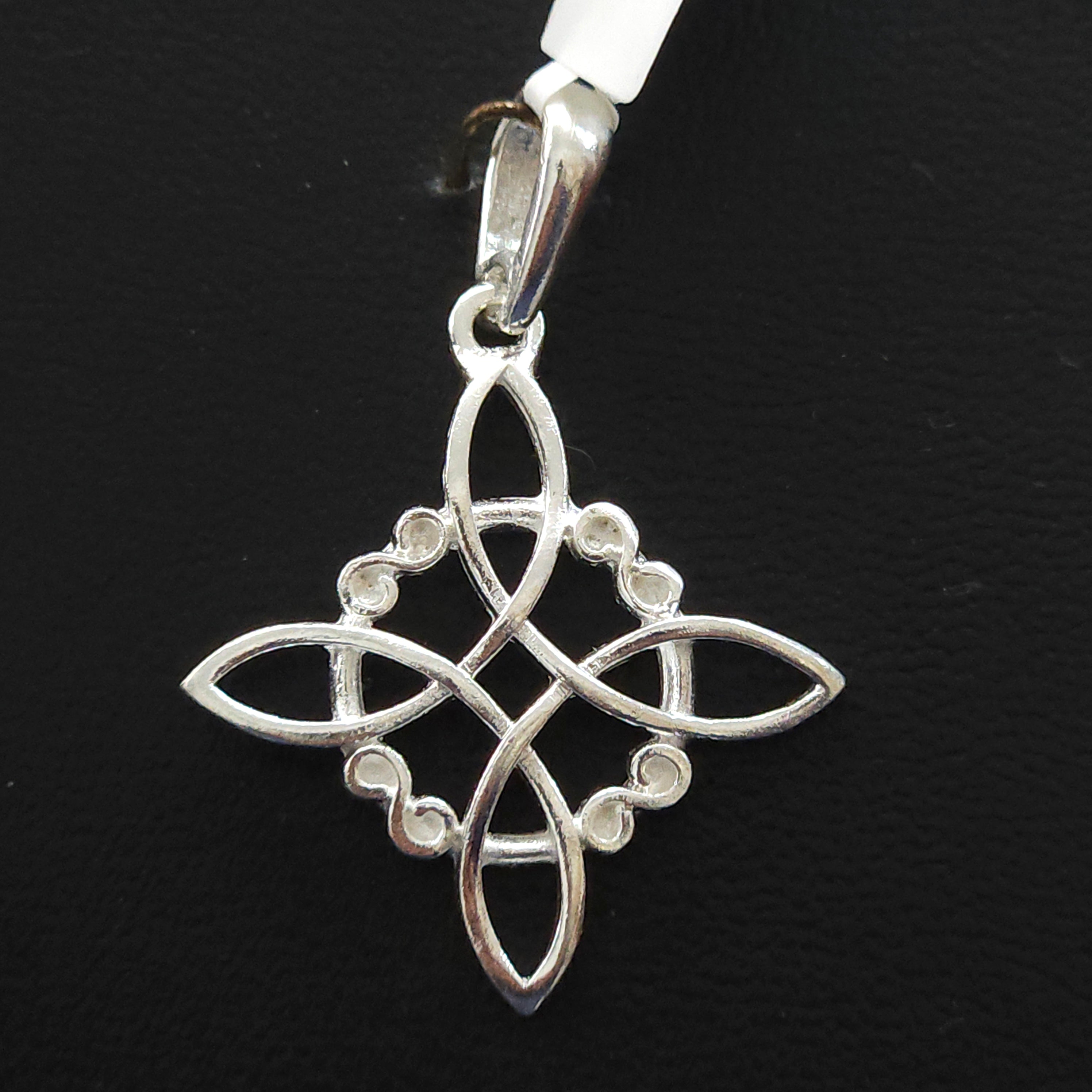 Dije de plata. Nudo de Bruja