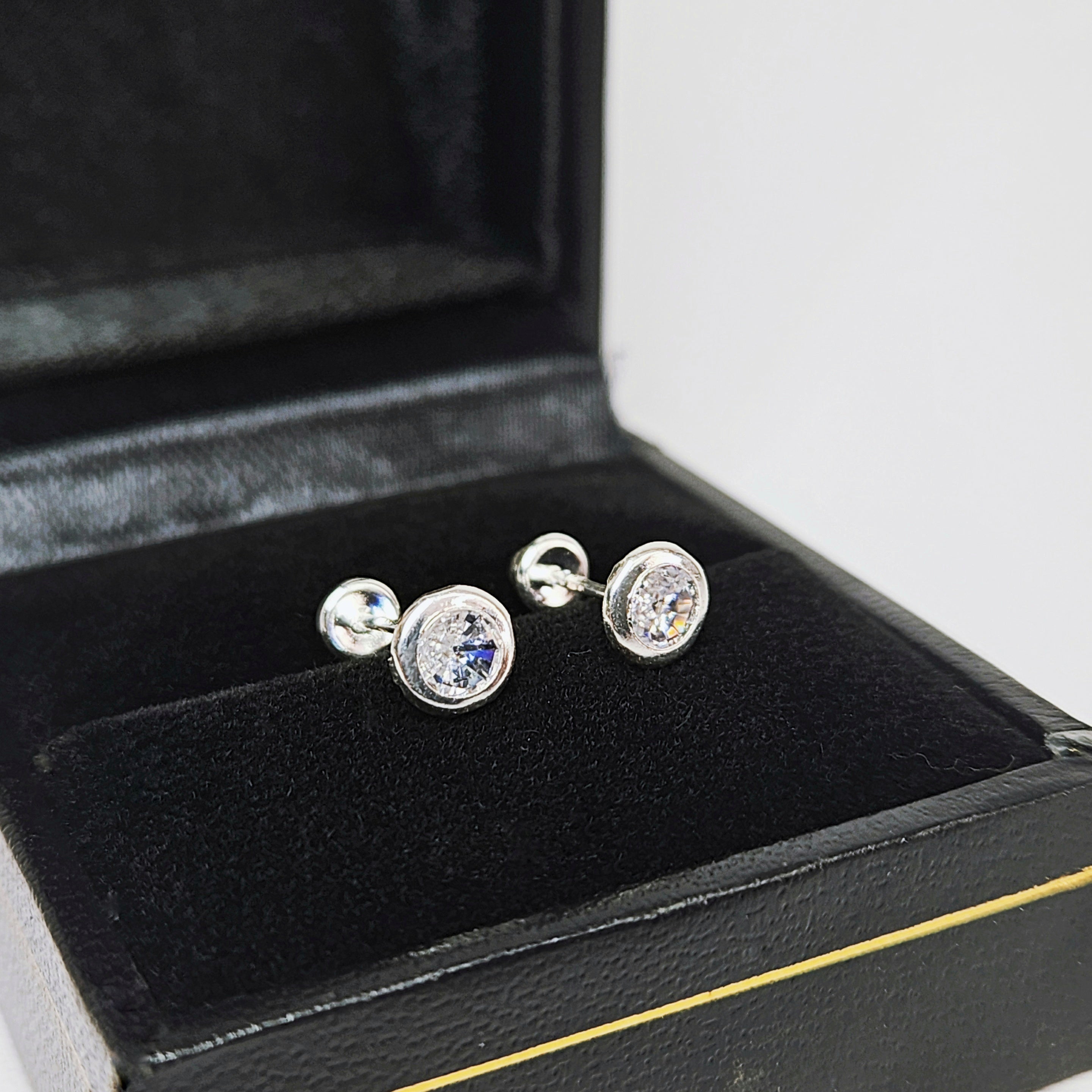 Aretes de plata. Piedra con Bisel