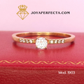 Anillo de oro. Zirconias laterales. Mod 1903