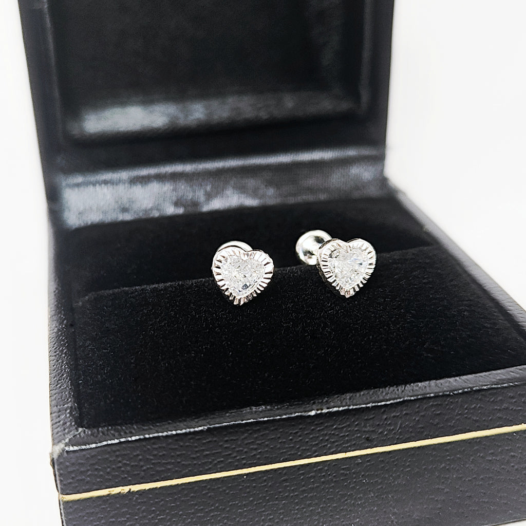 Aretes de Plata. Piedrita corazón y bisel diamantado