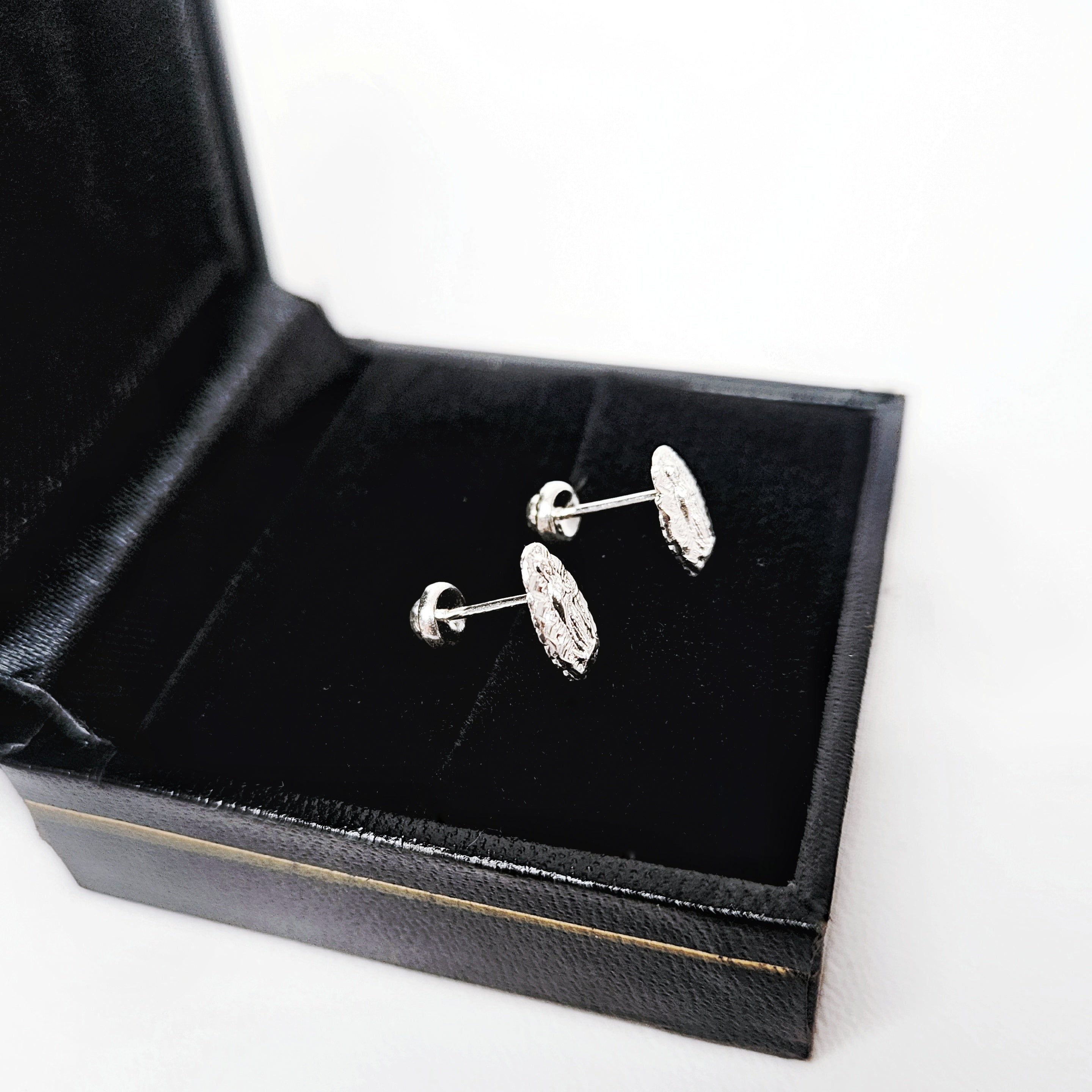 Aretes de plata. Diseño Virgen de Guadalupe