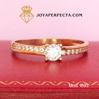 Anillo de oro. Zirconias laterales. Mod 1893