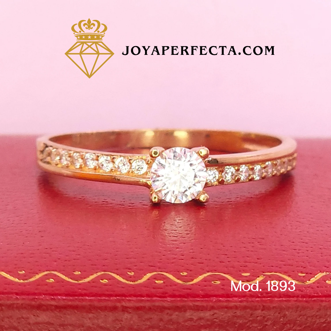 Anillo de oro. Zirconias laterales. Mod 1893