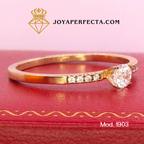 Anillo de oro. Zirconias laterales. Mod 1903