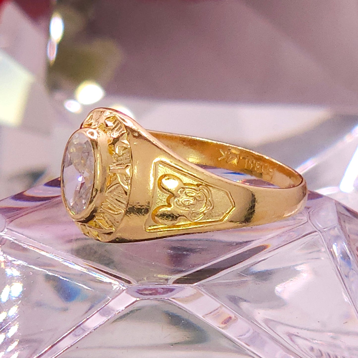 Anillo de Kinder. Graduación- Gema Blanca