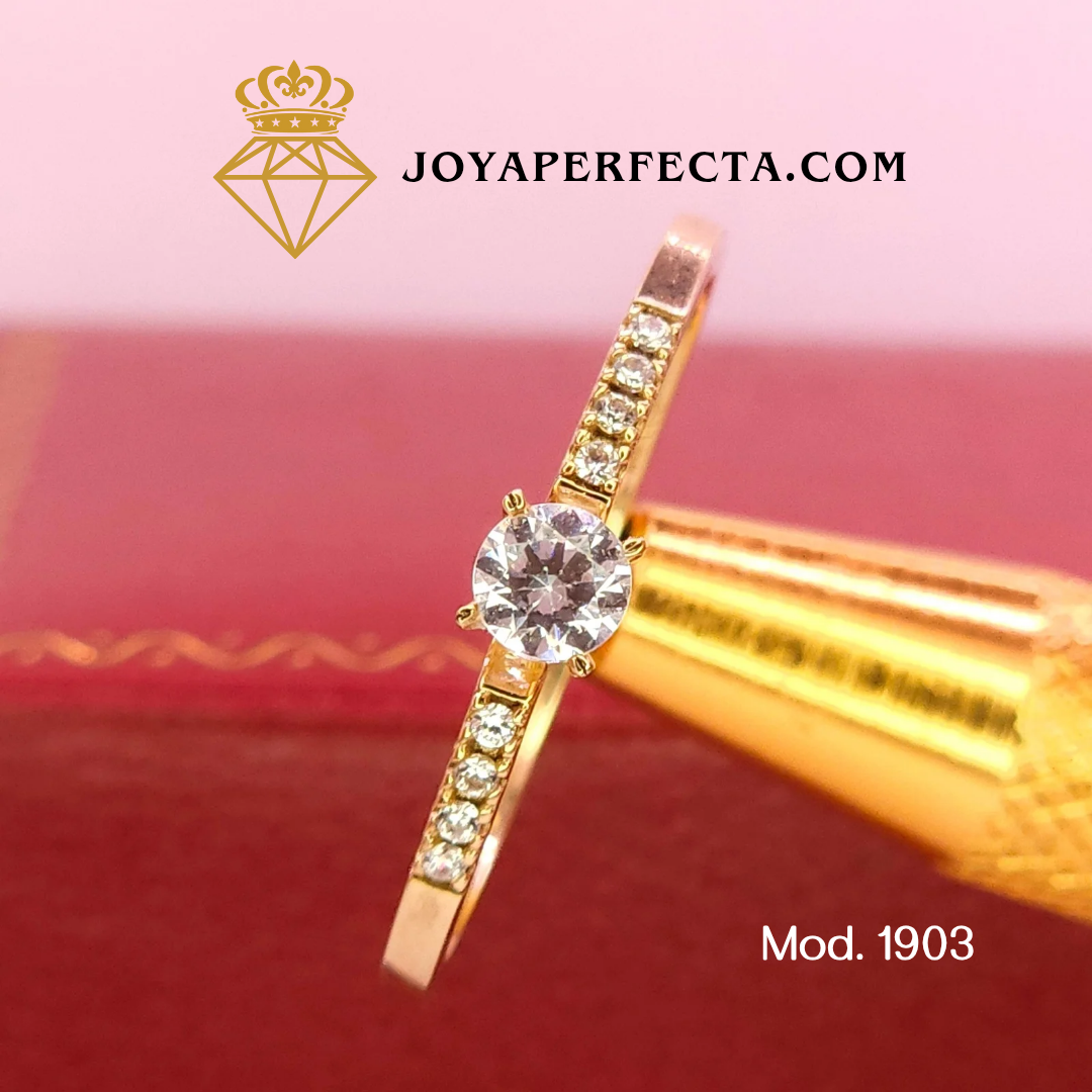 Anillo de oro. Zirconias laterales. Mod 1903