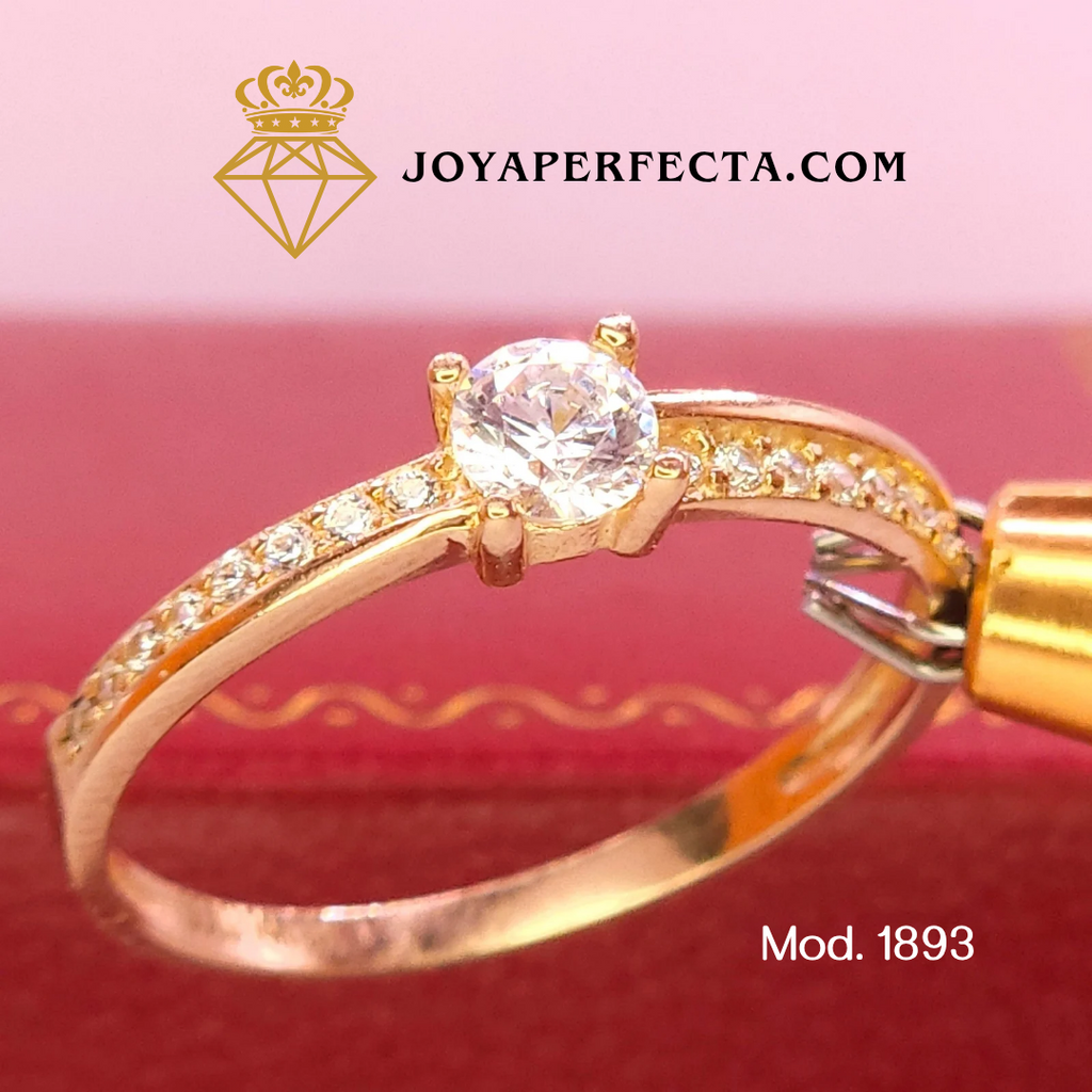Anillo de oro. Zirconias laterales. Mod 1893